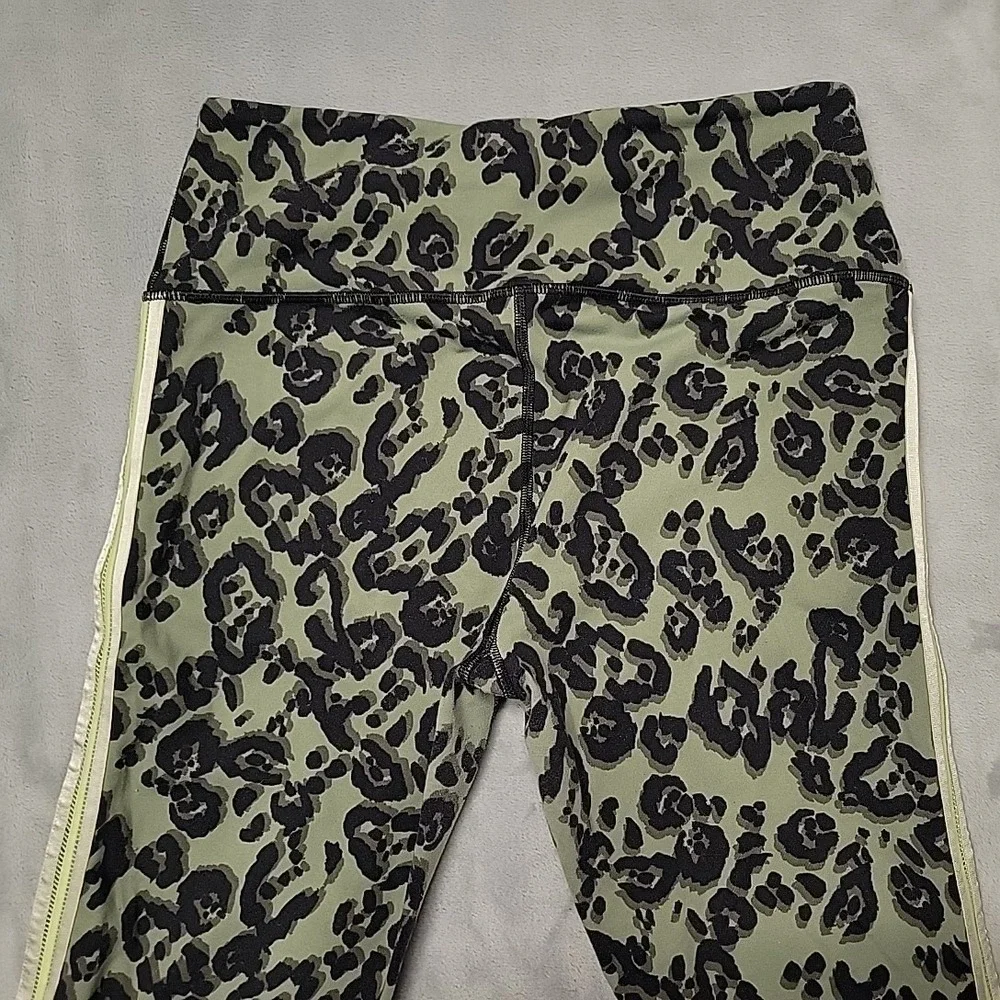 Victoria Sport Tight Womens M Green Knockout Leopard Print Side Stripe Gym Wear